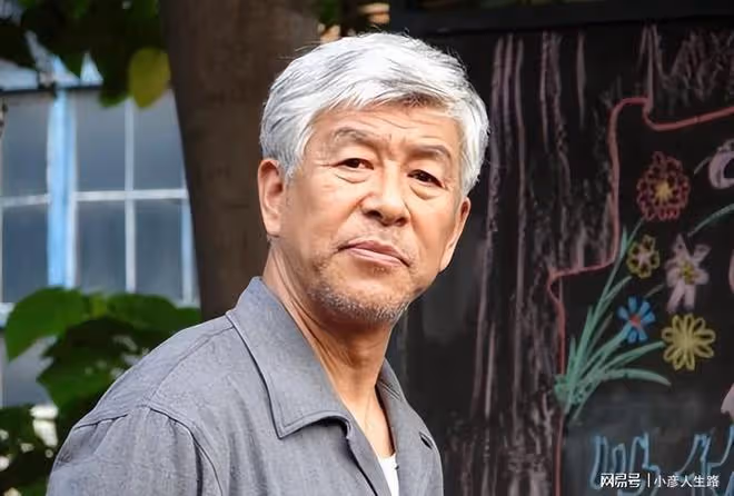 張洪傑:照顧癱瘓妻子,被兒女當做「提款機」,如今77歲只想休息
