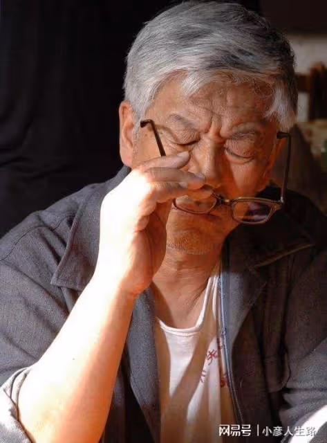 張洪傑:照顧癱瘓妻子,被兒女當做「提款機」,如今77歲只想休息