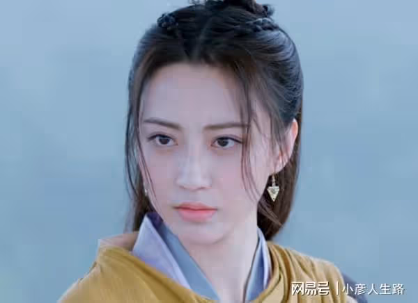 剛演完《恰似故人歸》,如今又演了《說英雄》,范楨真的是太美了