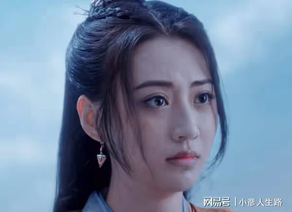 剛演完《恰似故人歸》,如今又演了《說英雄》,范楨真的是太美了