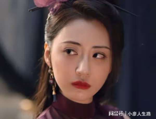 剛演完《恰似故人歸》,如今又演了《說英雄》,范楨真的是太美了