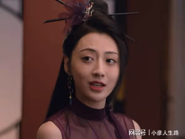 剛演完《恰似故人歸》,如今又演了《說英雄》,范楨真的是太美了
