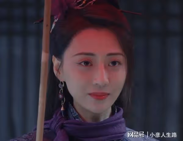 剛演完《恰似故人歸》，如今又演了《說英雄》，范楨真的是太美了