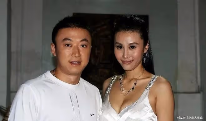 一婚嫁給著名運動員,二婚嫁給金融富豪,她如今在美國過得怎樣?