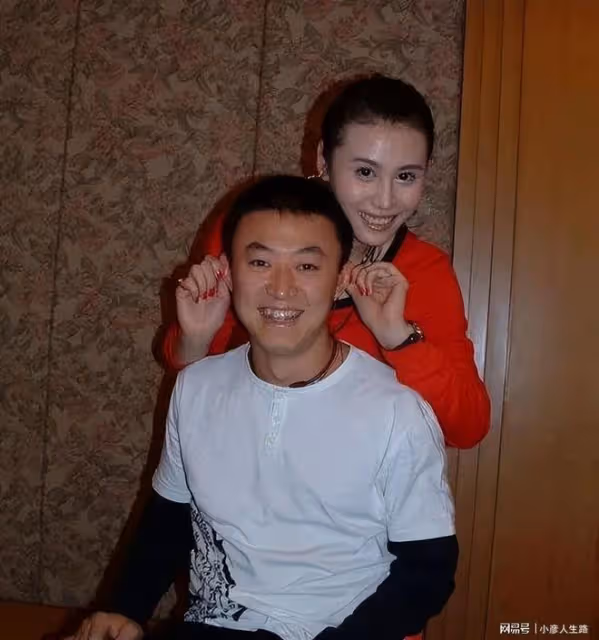 一婚嫁給著名運動員,二婚嫁給金融富豪,她如今在美國過得怎樣?