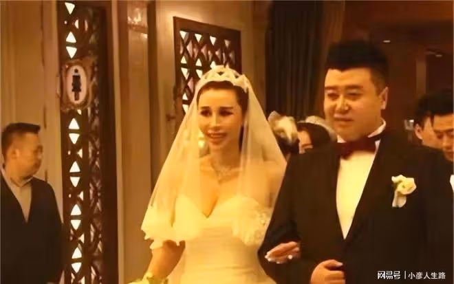 一婚嫁給著名運動員,二婚嫁給金融富豪,她如今在美國過得怎樣?