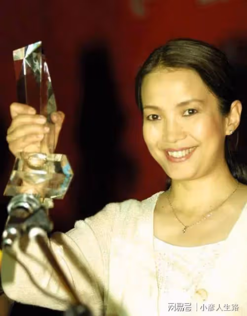 呂麗萍晚年不保,從敬重的老戲骨到萬人唾棄,她到底經歷了什麼?
