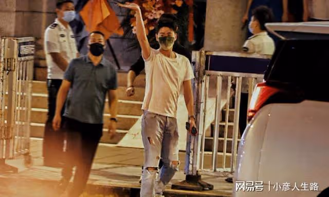 德雲社張雲雷回歸小劇場,時隔一年多,與搭檔楊九郎同台說相聲