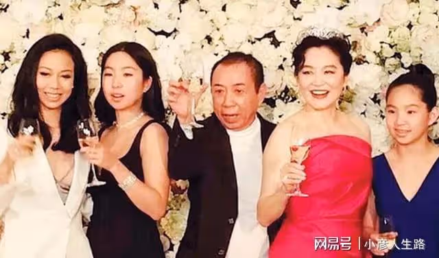 林青霞老公是誰?嫁二婚富商頻傳婚變,待繼女如親生