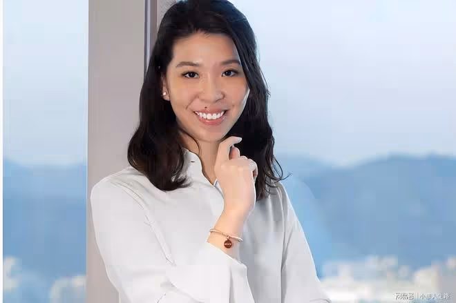 李思德身家700億,李嘉誠疑培養孫女成接班人,梁洛施沒指望了
