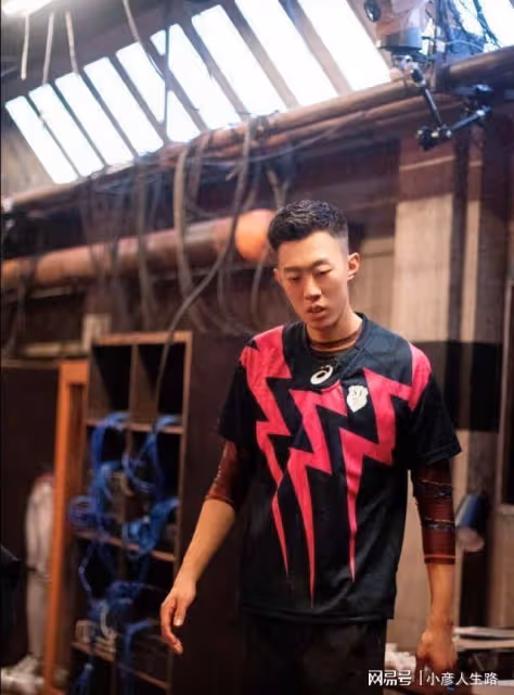 你羨慕哥的身高,哥羨慕你泯然眾人,7位身高超185男明星的困擾