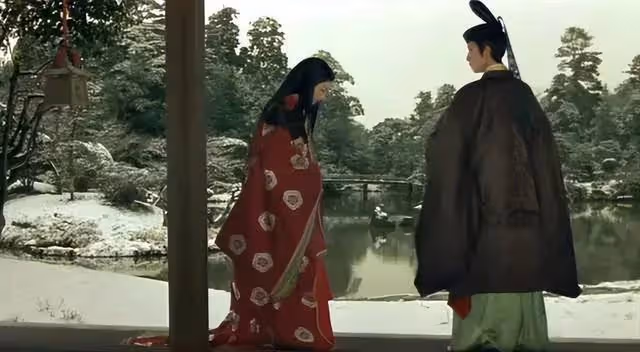 「一生沉浮不定」的豪門夫人