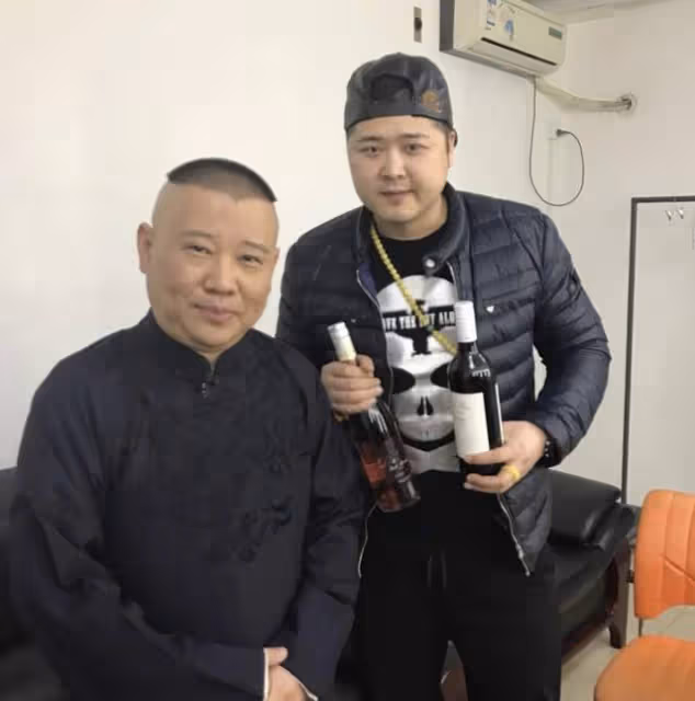 郭德綱助理直播間咒罵粉絲!瘋狂索要禮物似乞丐,吃相難看引眾怒