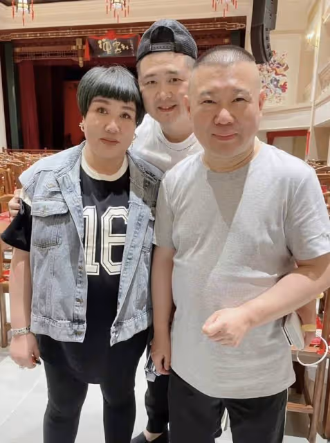郭德綱助理直播間咒罵粉絲!瘋狂索要禮物似乞丐,吃相難看引眾怒