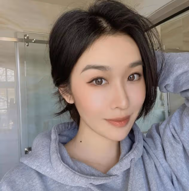 陳坤兒子久居國外生活愜意,與美女喝酒連炫3瓶,氣質出眾太像爸
