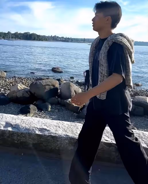 陳坤兒子久居國外生活愜意,與美女喝酒連炫3瓶,氣質出眾太像爸