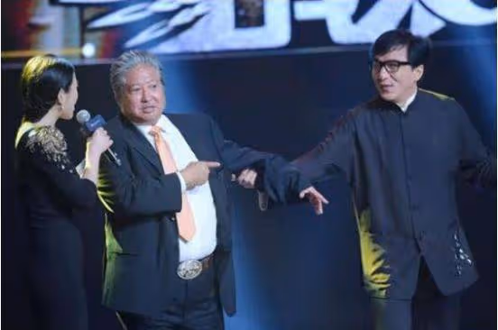 成龍：50個人都拿刀來砍我 只有大哥來救我