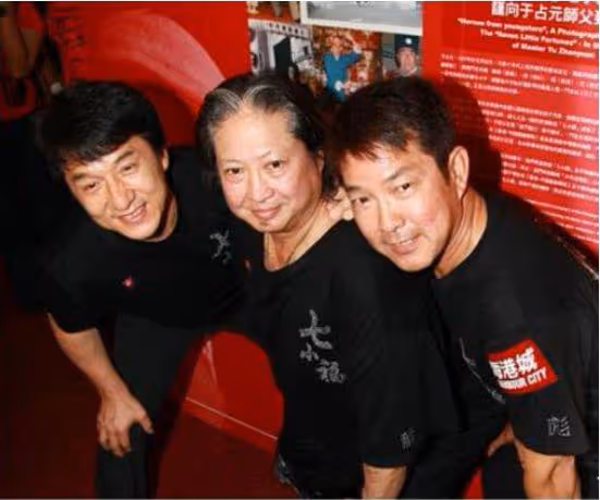 成龍：50個人都拿刀來砍我 只有大哥來救我