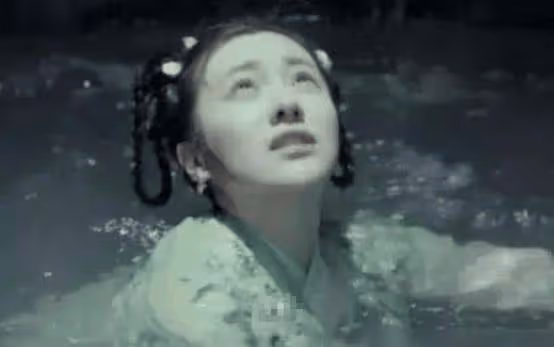 當初用140桶礦泉水拍戲的女星 今如願以償地火了
