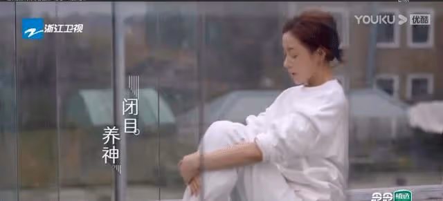 好辣!張天愛並腳站立 腿部間隙都寬成這樣