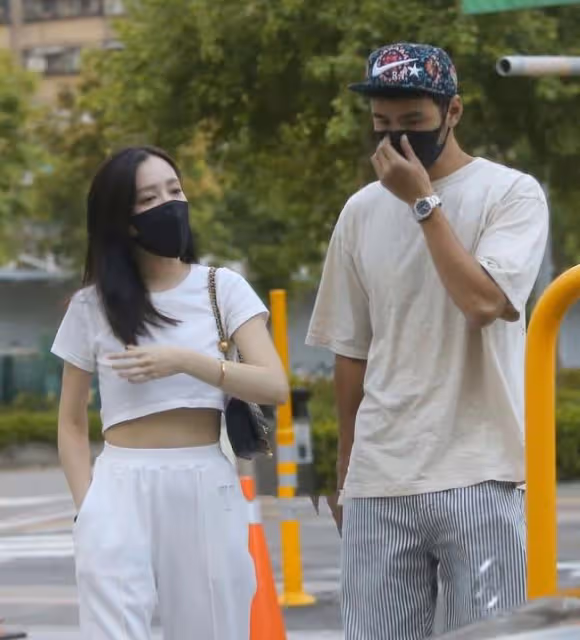 阮經天新任女友身份曝光 年僅25歲身材妖嬈
