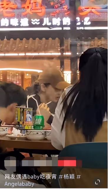 Baby路邊吃宵夜被偶遇 不化妝頭髮亂糟糟