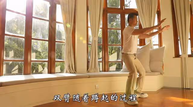 66歲呂良偉現身內地商演 中氣十足狀態好