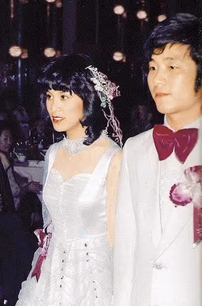一生坎坷!60歲台灣天后40年賣9房賺千萬,生日當晚女兒離世!