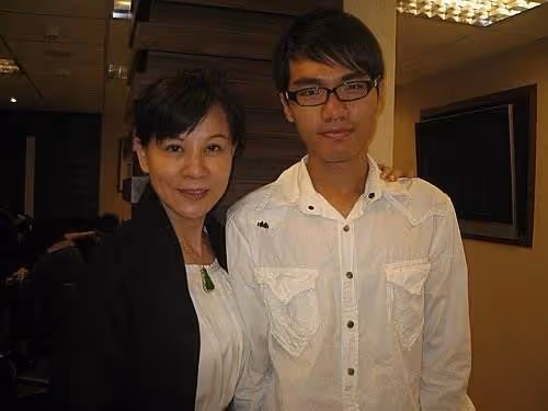 一生坎坷!60歲台灣天后40年賣9房賺千萬,生日當晚女兒離世!