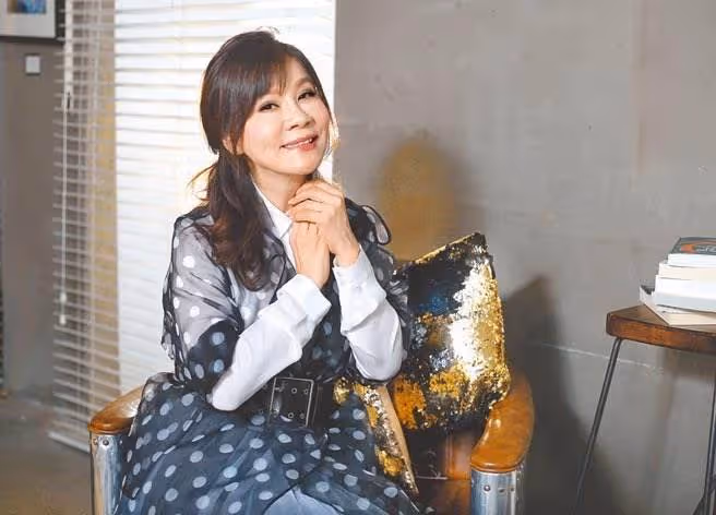 一生坎坷!60歲台灣天后40年賣9房賺千萬,生日當晚女兒離世!