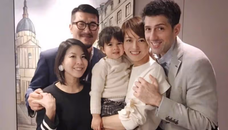 梁詠琪6歲女兒拍廣告,長相精緻如洋娃娃,遺傳到大長腿基因,身高遠超同齡人~