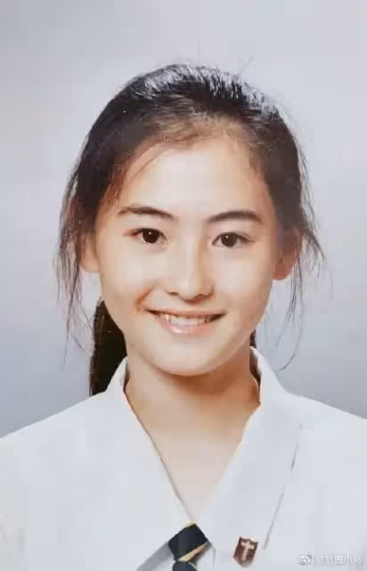美貌基因來自爺爺! 「張柏芝爺爺照片爆光」鼻子和臉型比她更優越:帶上假髮就是柏芝本人了~