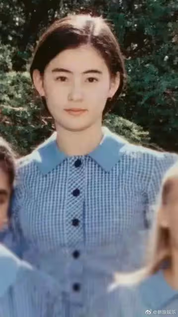 美貌基因來自爺爺! 「張柏芝爺爺照片爆光」鼻子和臉型比她更優越:帶上假髮就是柏芝本人了~