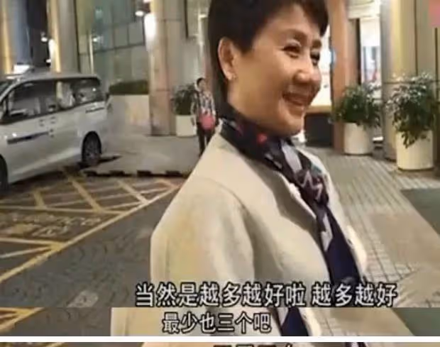 「超模已成過去式」奚夢瑤近照曝光,走紅毯胖到沒鎖骨,腋下擠出兩坨贅肉,膀大臉圓十足貴婦樣,網:太胖了吧