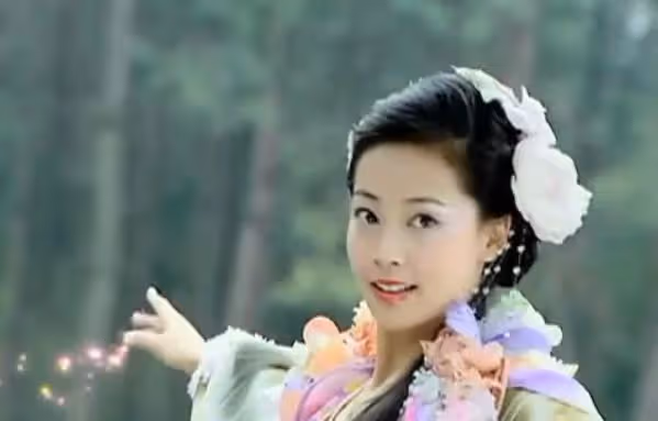 張衛健老婆近照發福變化大,把貓當兒子生活愜意,久居內地住豪宅