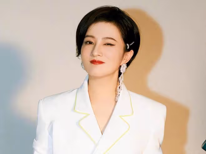 42歲「小婉君」金銘素顏曝光!眼角細紋叢生,黑眼圈明顯靈氣不在