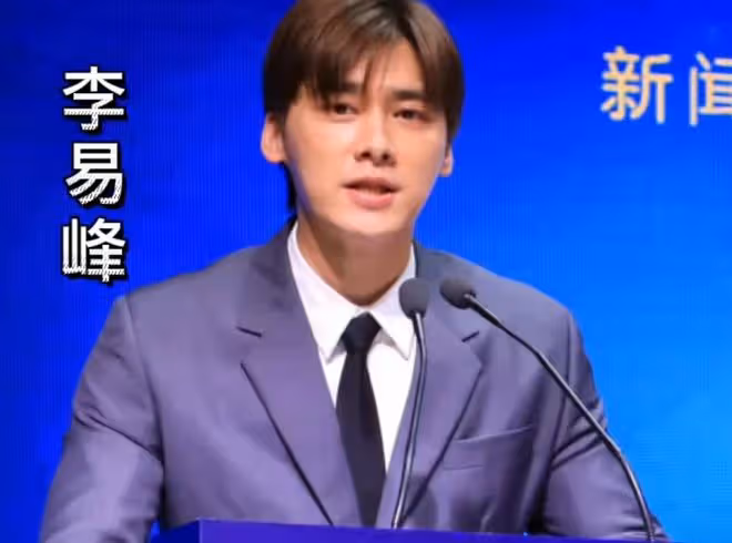 眾星上央視新聞,陳寶國上台發言當場表白,李明啟蔣勤勤優雅露面