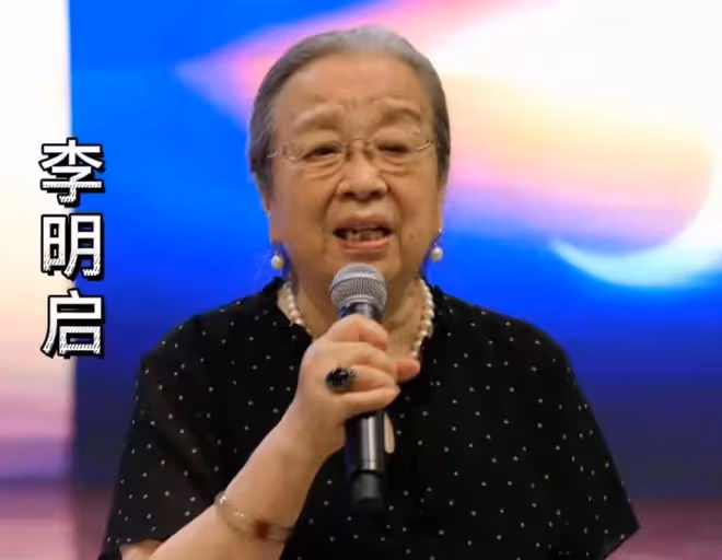 眾星上央視新聞,陳寶國上台發言當場表白,李明啟蔣勤勤優雅露面