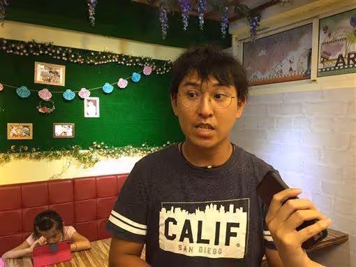 35歲清潔工月40K養一家8口。身兼數職「一天工作18小時」主管刁難「媽媽不能帶嗎?為何生那麼多」夫妻半夜痛哭