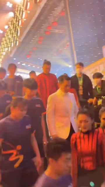 劉德華觀賞超級月亮,為網民獻上祝福