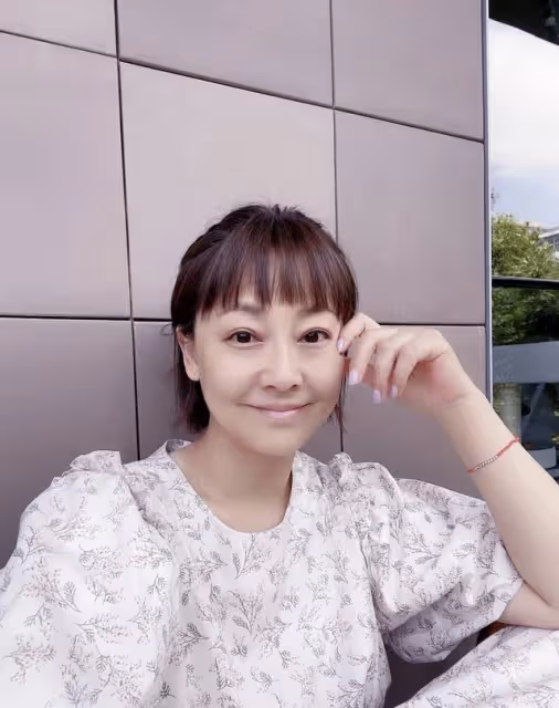 張衛健妻子曬近況!48歲發福明顯,皮膚白到發光,流產後選擇丁克