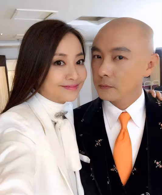 張衛健妻子曬近況!48歲發福明顯,皮膚白到發光,流產後選擇丁克