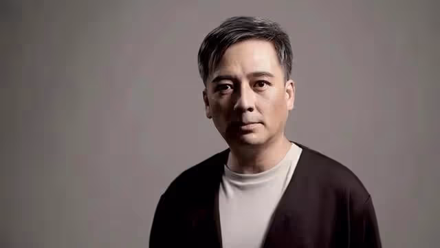 TVB前知名男星罕見現身!身材發胖髮際線後移,娶小16歲妻子