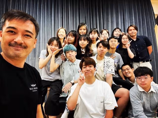 TVB前知名男星罕見現身!身材發胖髮際線後移,娶小16歲妻子