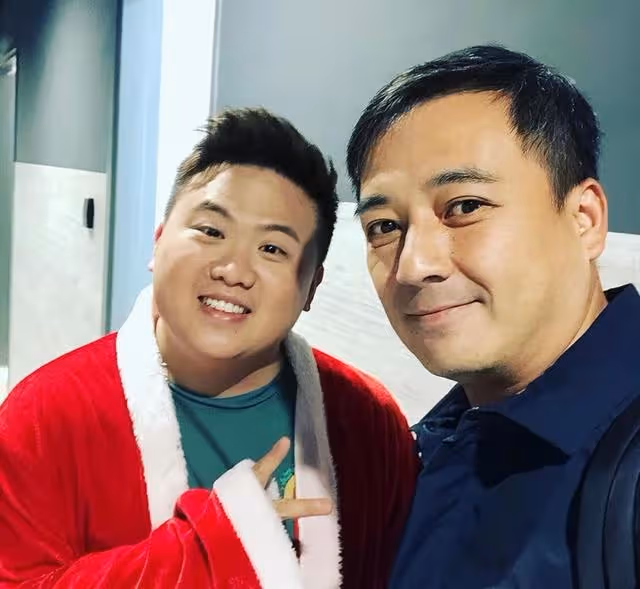TVB前知名男星罕見現身!身材發胖髮際線後移,娶小16歲妻子