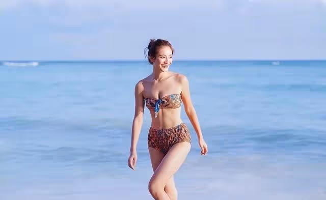 2022年香港小姐選美大熱佳麗,為參賽減肥40斤,被指撞臉迪麗熱巴