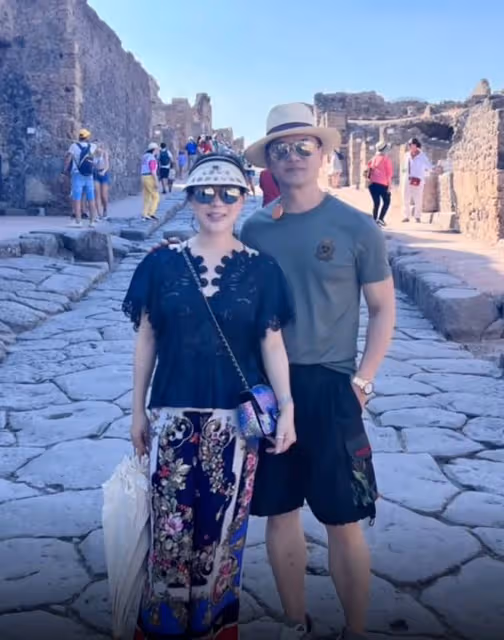 呂良偉陪富婆妻子出國度假！坐豪華遊艇太愜意，差15歲卻像同齡人