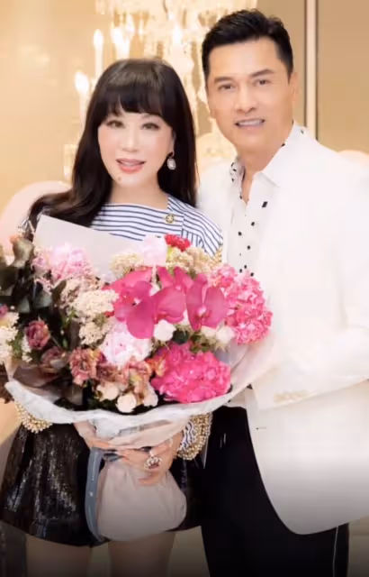 呂良偉陪富婆妻子出國度假!坐豪華遊艇太愜意,差15歲卻像同齡人