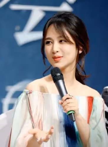 曾經土到掉渣,現今光彩照人的7位女星,個個是「逆天改命」