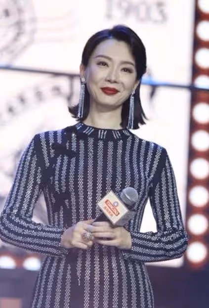 曾經土到掉渣,現今光彩照人的7位女星,個個是「逆天改命」